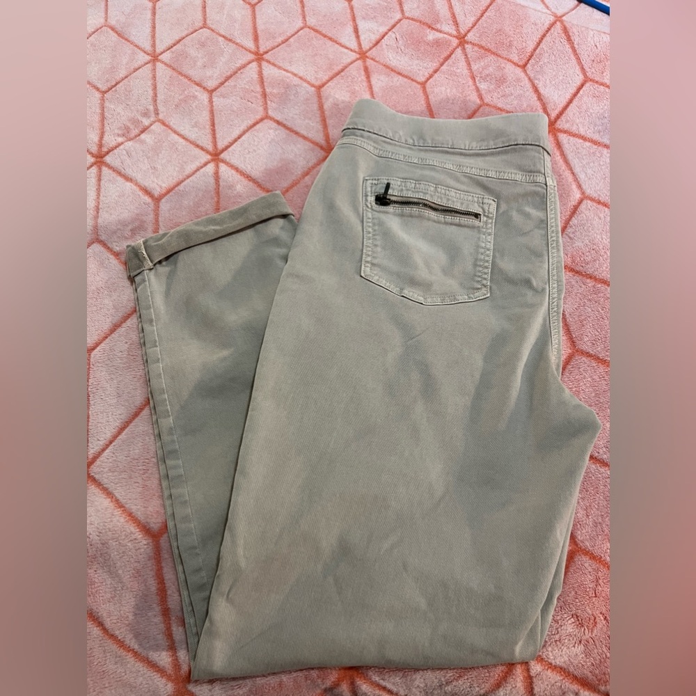 Chicos So Slimming Cargo Pants 🔥